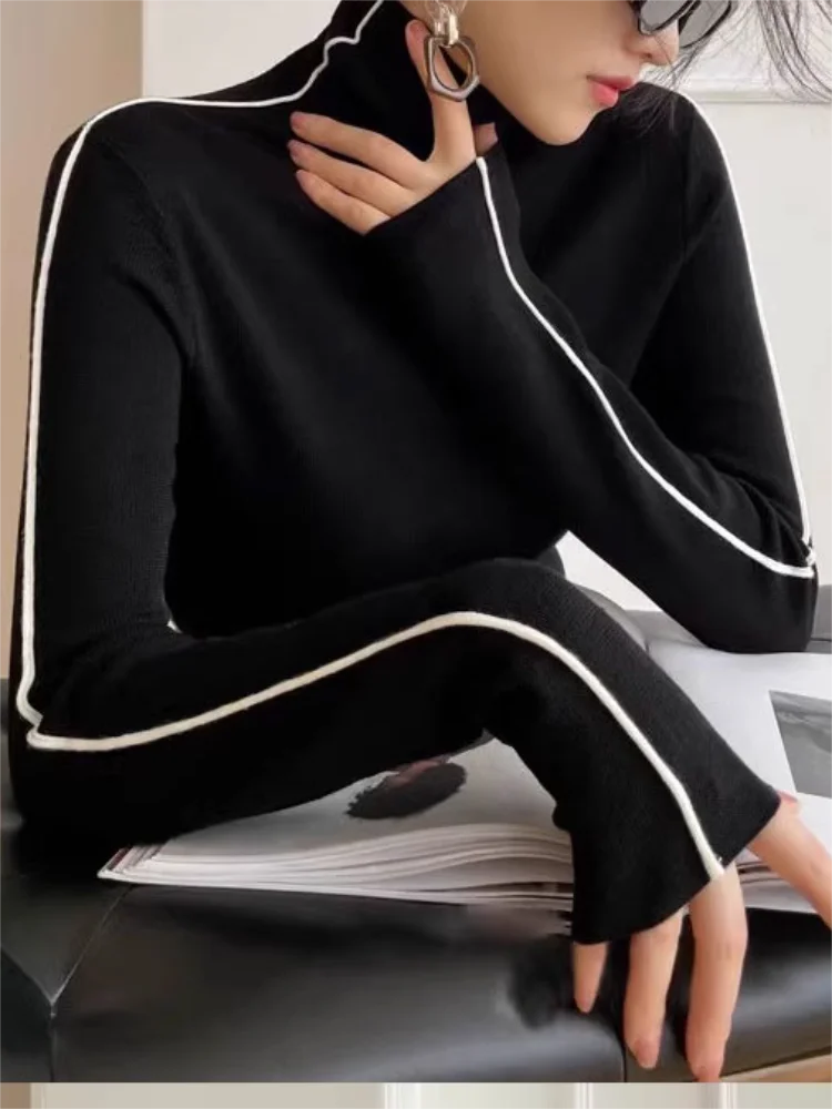 Astrid Contrast Piped Turtleneck