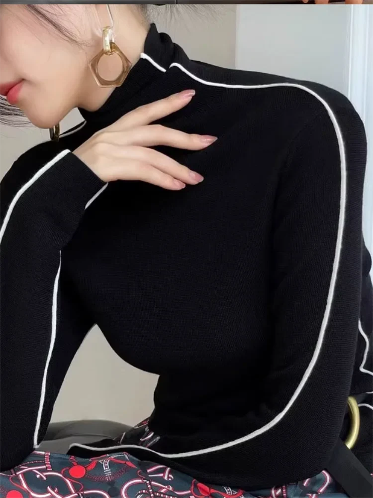 Astrid Contrast Piped Turtleneck